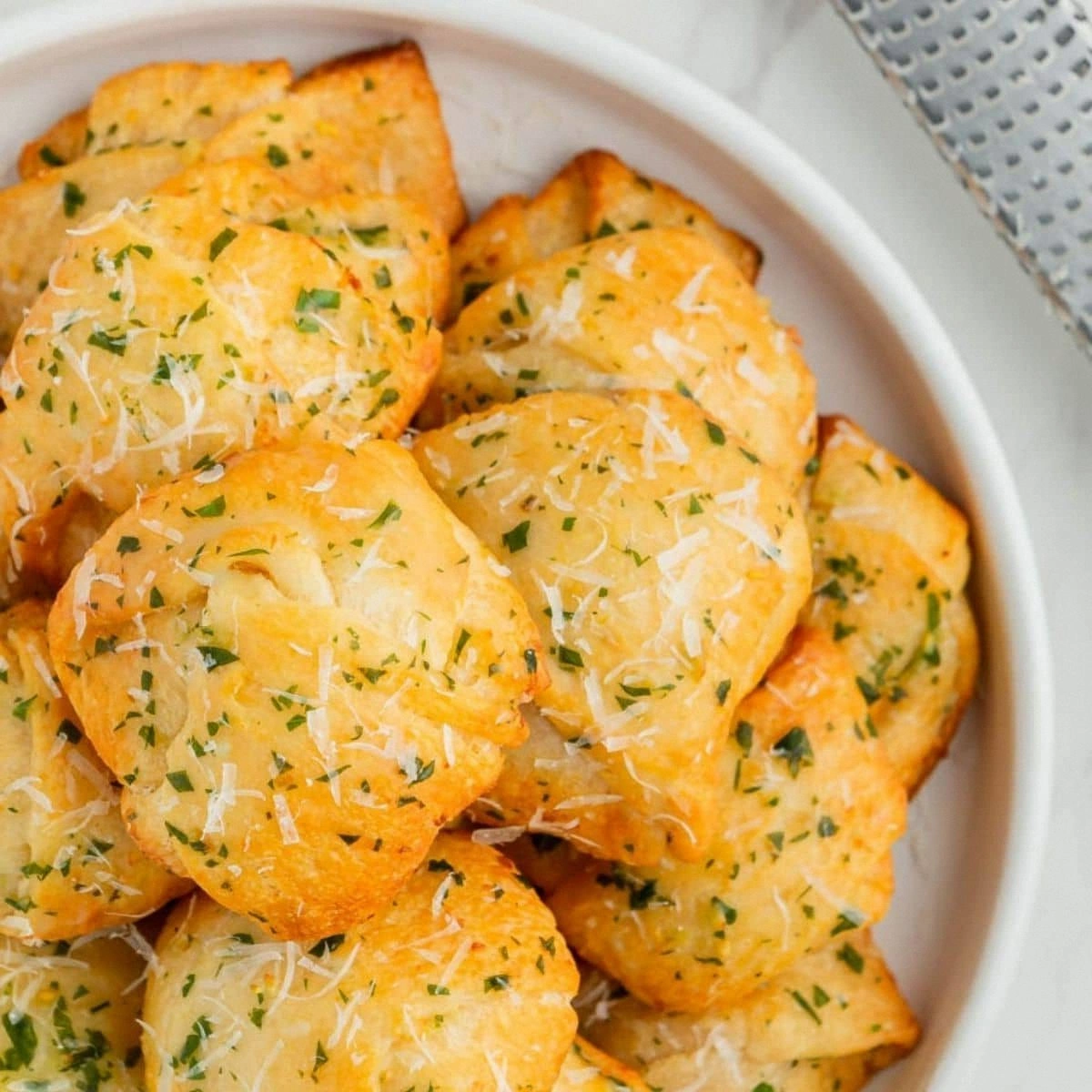 Air Fryer Garlic Knots