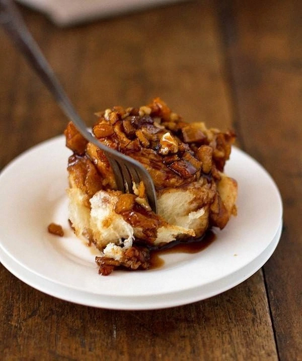 Caramel Rolls with Apples and 