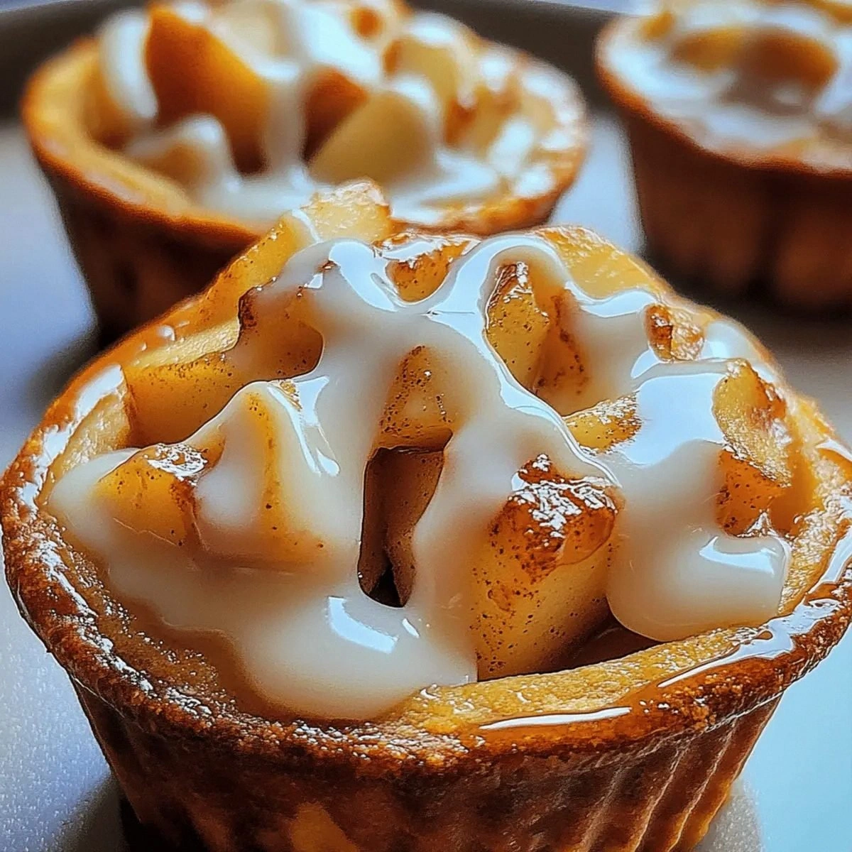 Cinnamon Roll Apple Pie Cups for a Cozy Dessert Delight