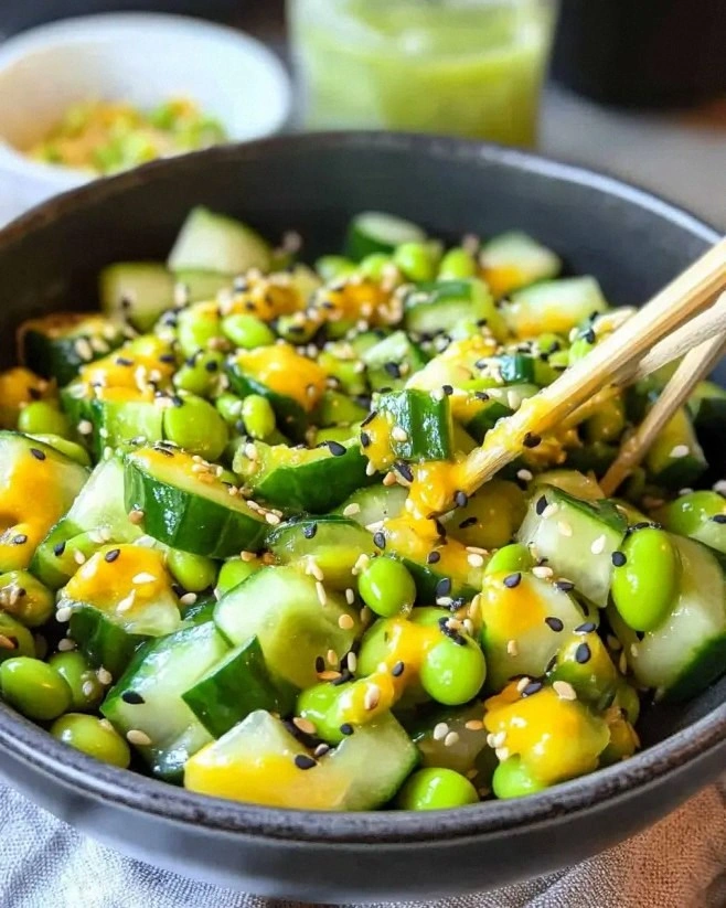 Crispy Cucumber and Edamame Salad: A Refreshing Delight!