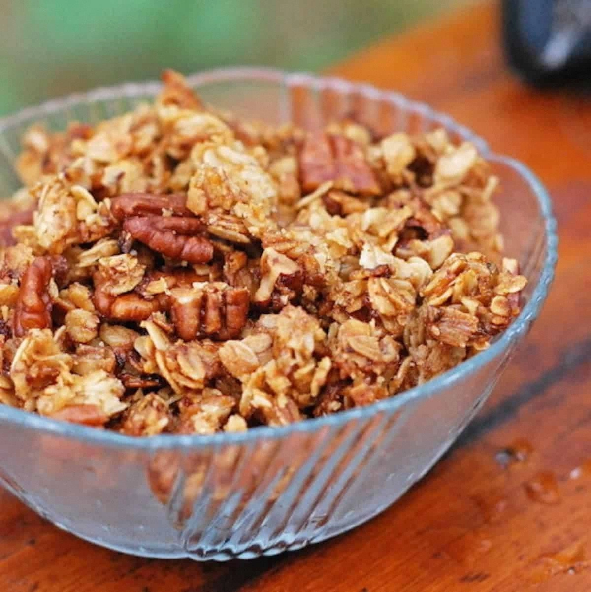 Crunchy Pecan Granola