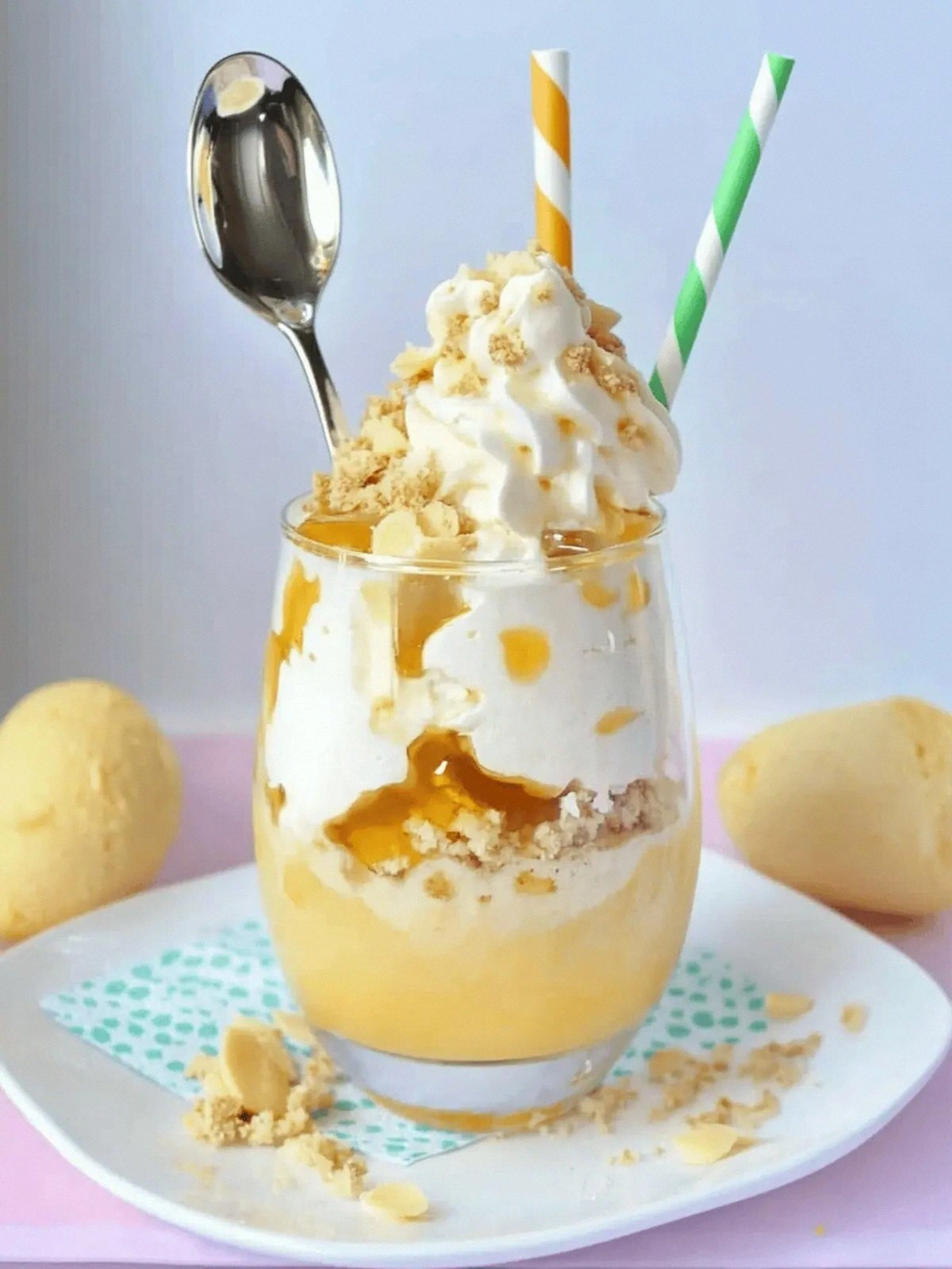 Delightful Floating Island Des