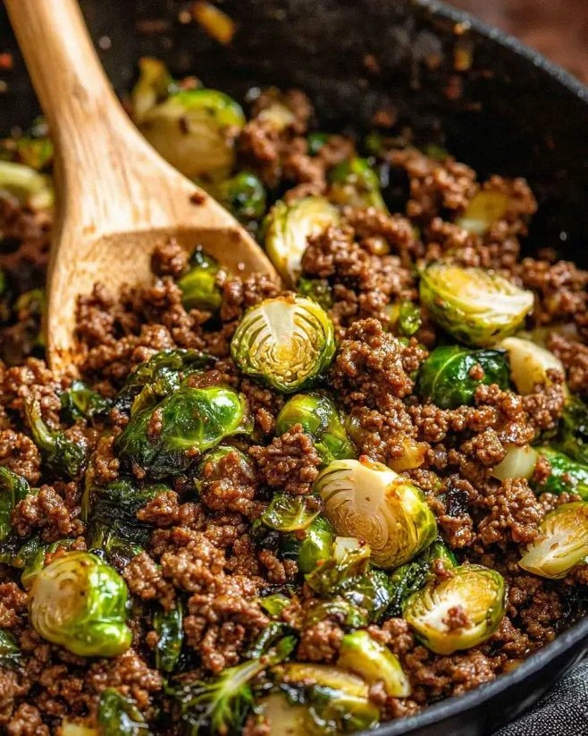 Ground Beef and Brussels Sprouts Skillet: A Quick Delight!