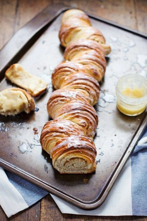 Homemade Cinnamon Roll Pull Ap