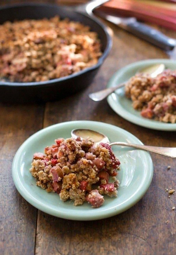 Paleo Strawberry Rhubarb Crisp