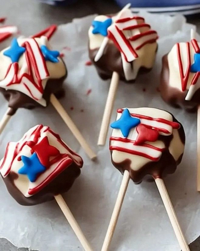 Patriotic Cheesecake Pops: Delightful Treats for All!