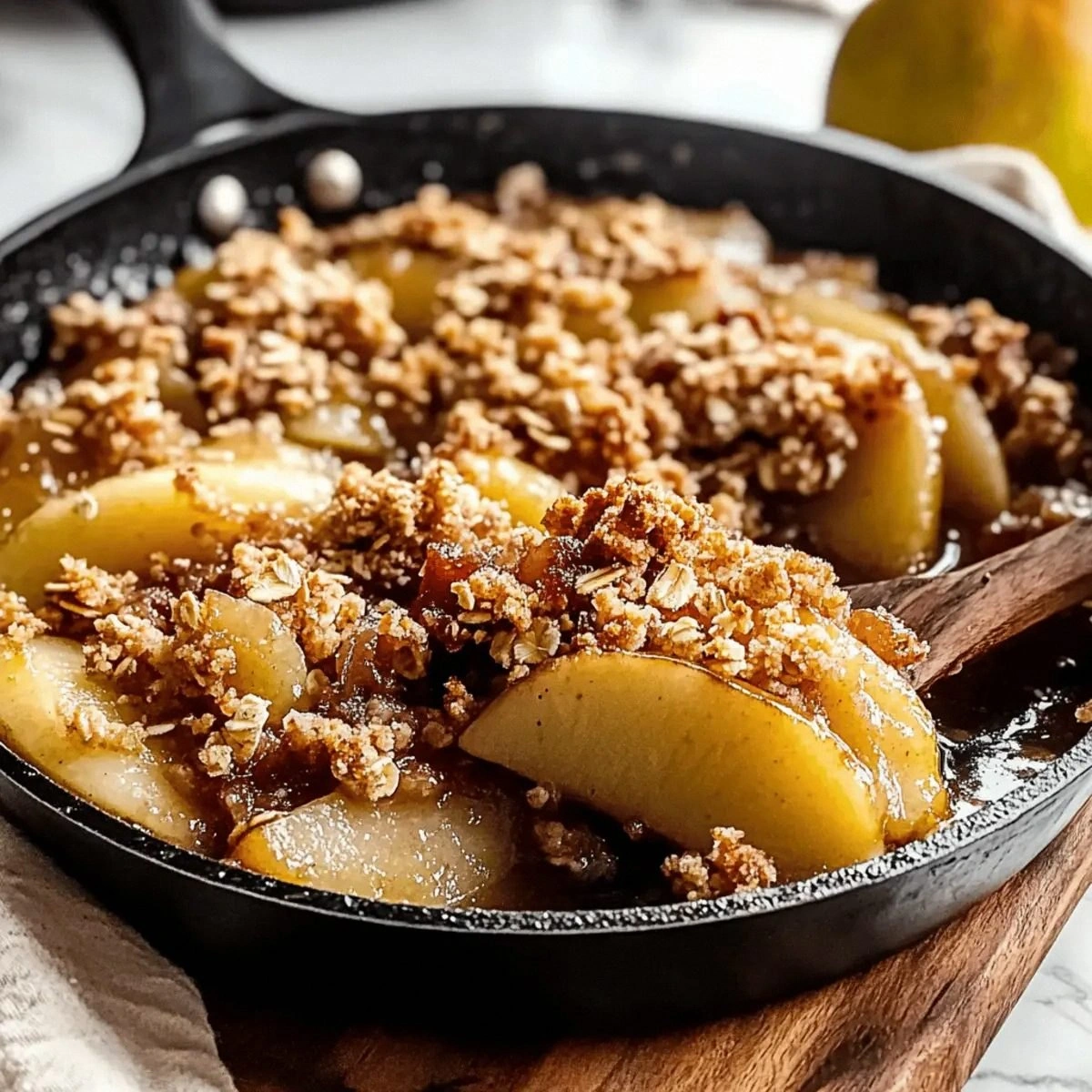 Skillet Pear Crisp: Quick & Irresistibly Cozy Delight