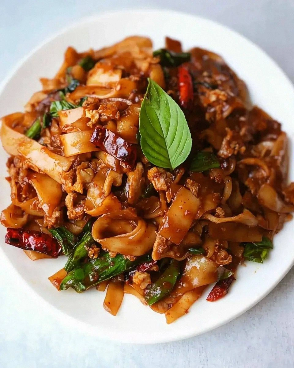 Spicy Thai Drunken Noodles: A Flavor Explosion Recipe!