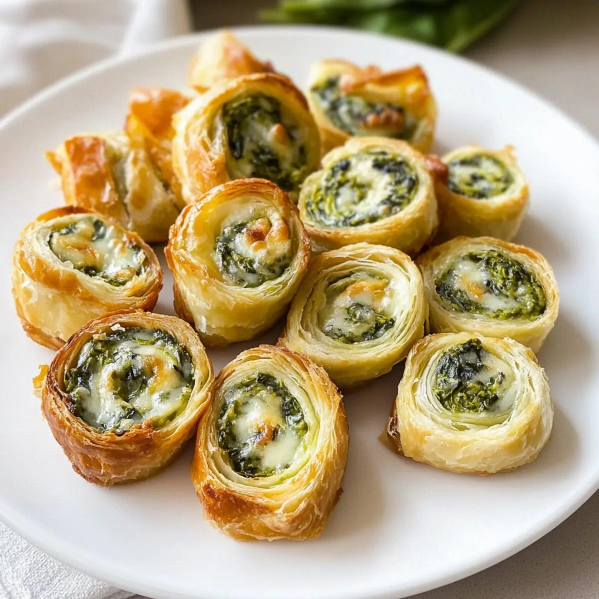 Spinach Dip in Bite-Sized Pinwheels: Irresistibly Flaky Treats