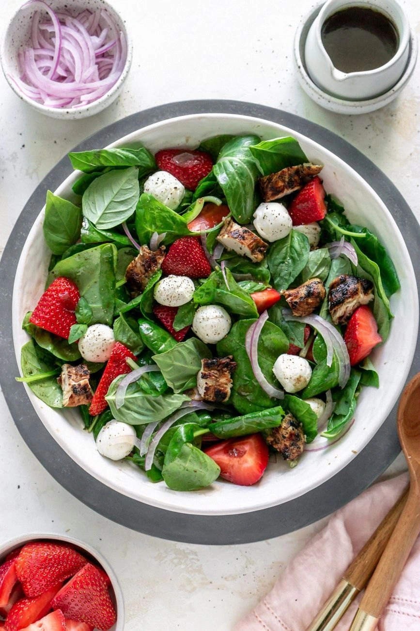 Strawberry Caprese Chicken Sal